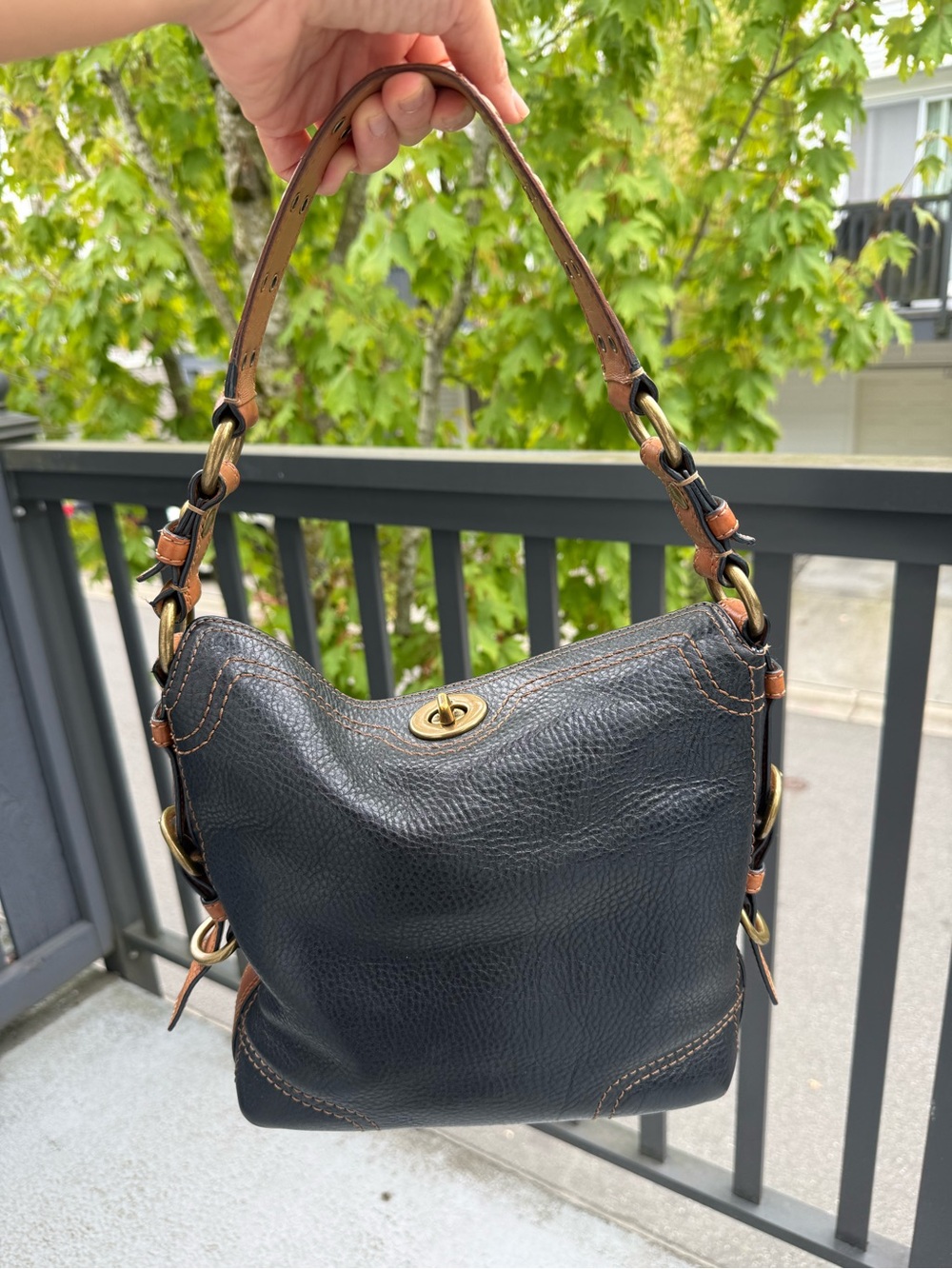 Vintage Coach Chelsea Turnlock Hobo bag in black pebbled leather